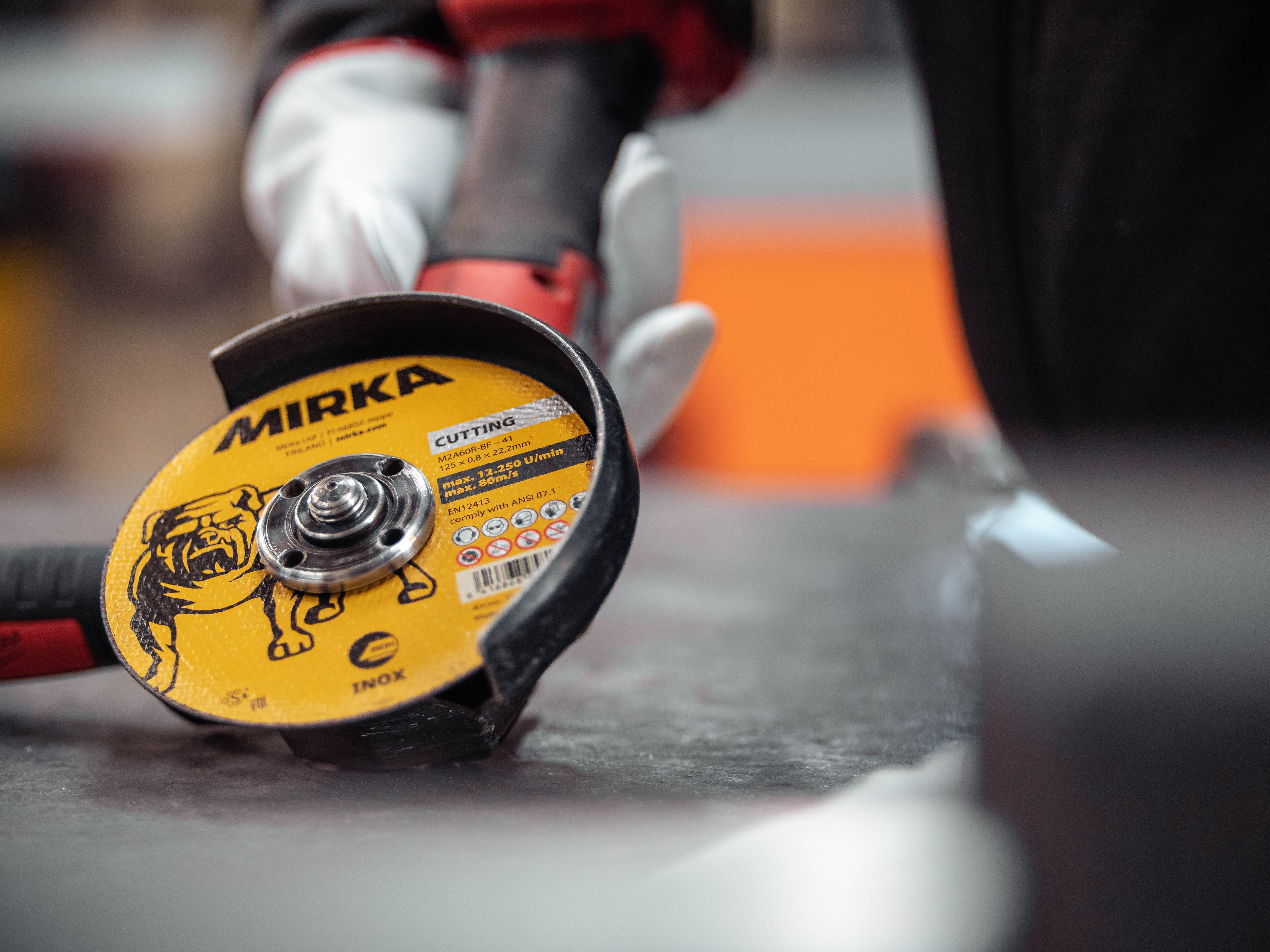 Meule de tronçonnage Mirka® sur Inox