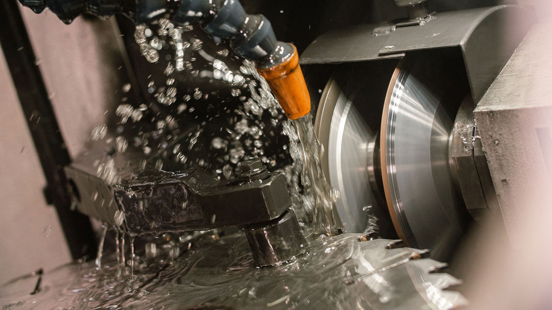 Saw Grinding and Resharpening Mirka