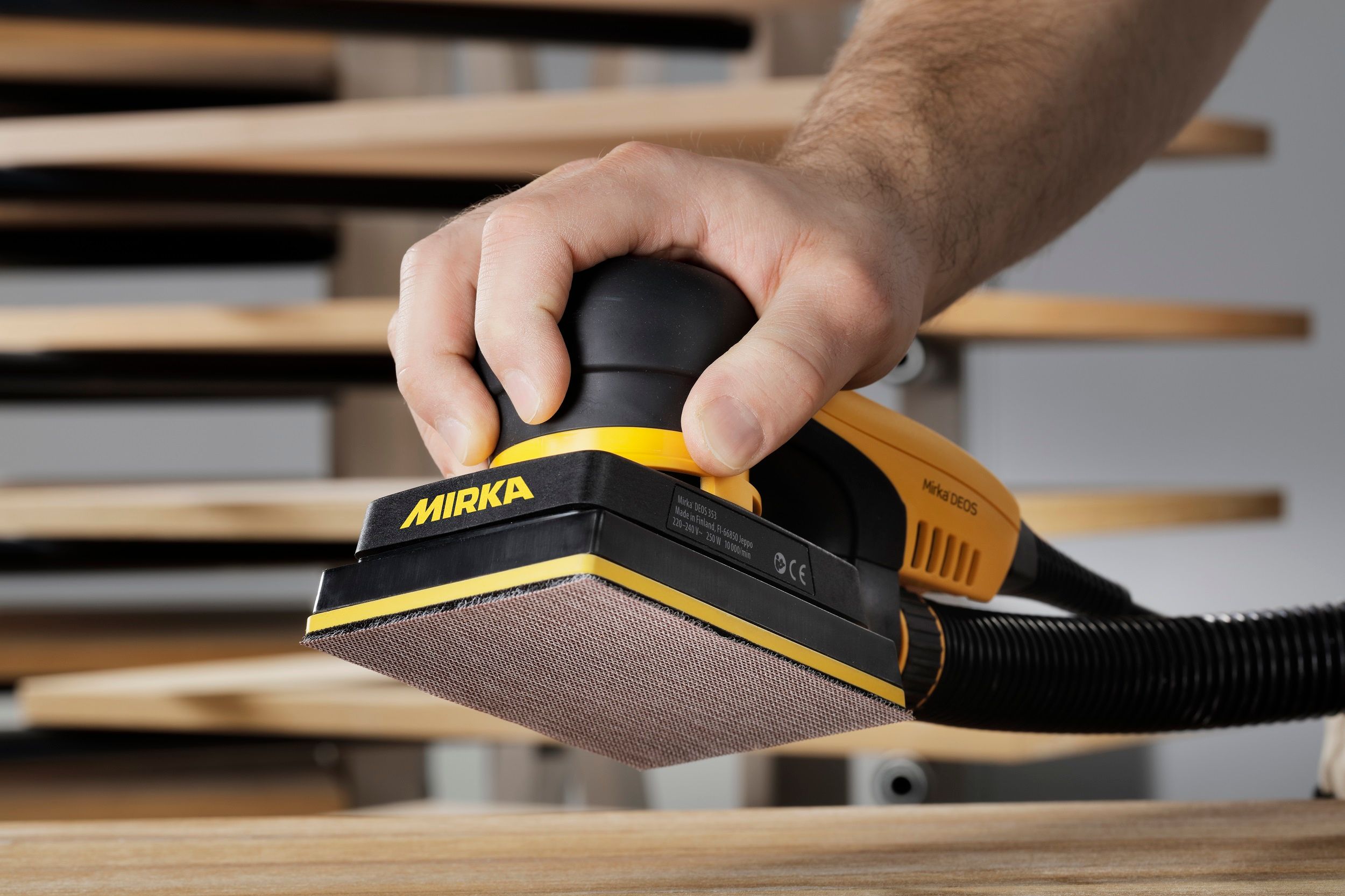 Mirka® DEOS 353CV EU 81 x 133 mm Órbita 3.0 mm